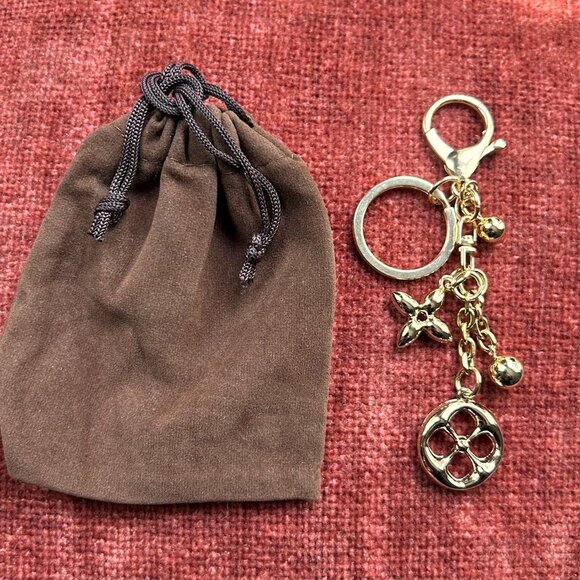 GOLD CLOVER Bag Charm Gold Tone ☸ - Picture 2 of 8